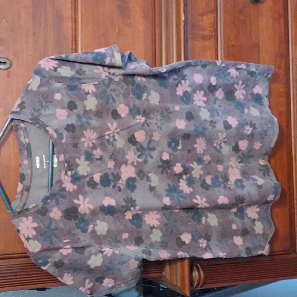 Sonoma lg. short sleeve tee with flower print.